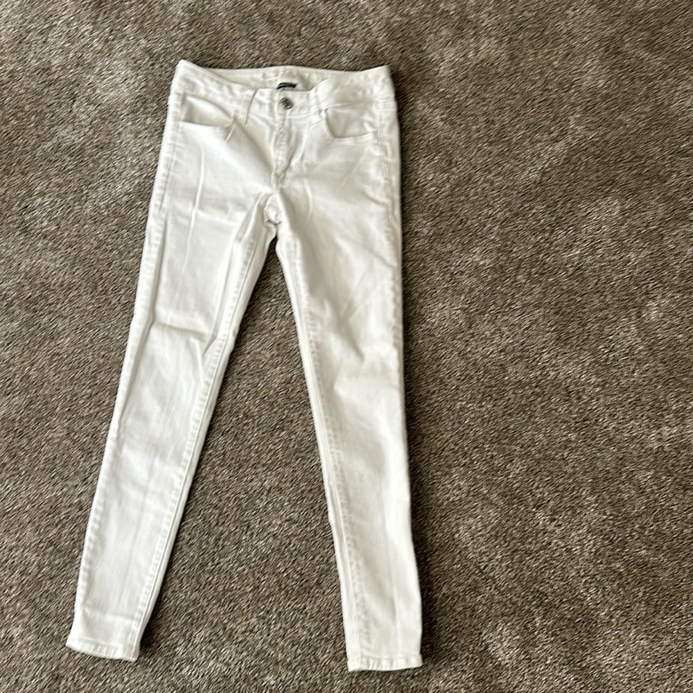 White skinny jeans